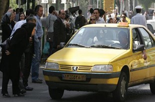 تراول 50 هزار تومانی برای کرایه 750 تومانی/ لطف یک راننده تاکسی به مسافر