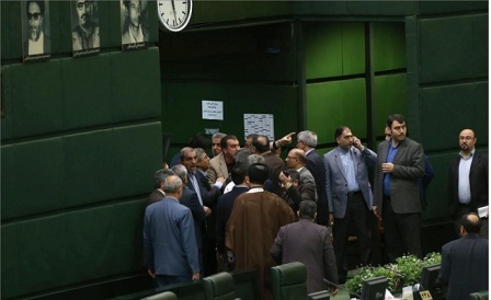 ماجرای تجمع نمایندگان شمالی در صحن مجلس چه بود؟/ درگیری علی مطهری با نمایندگان مجلس مازندران/عکس
