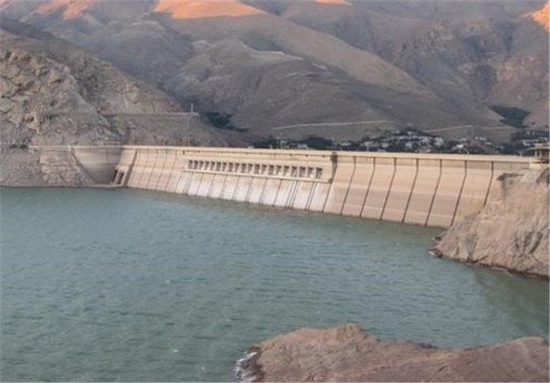 هنجارشکنان با پاره کردن فنس وارد دریاچه سدلفور شدند