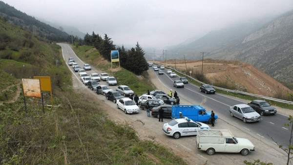 جادهای که نان بومیان را آجر میکند