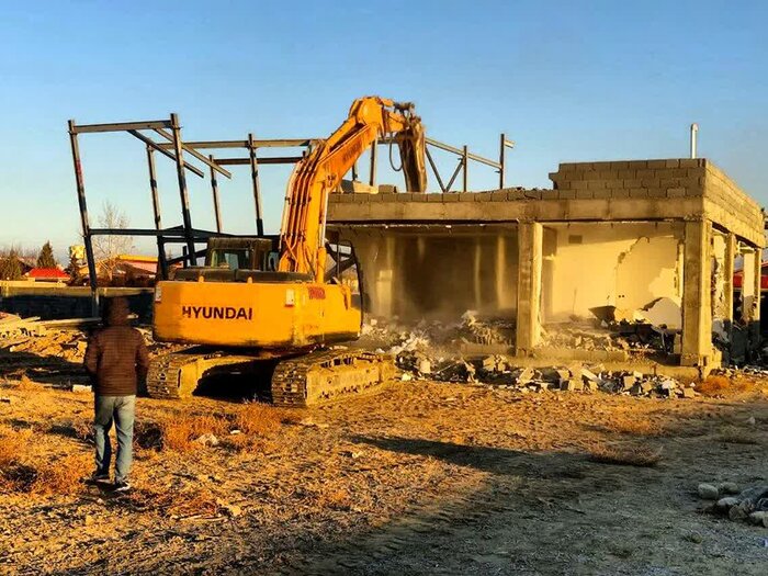 تخریب بدون اغماض هرگونه ساخت و ساز غیرمجاز/ تخریب ۴۲۰۰ متر مربع ساخت‌ و ساز غیرمجاز در ساری